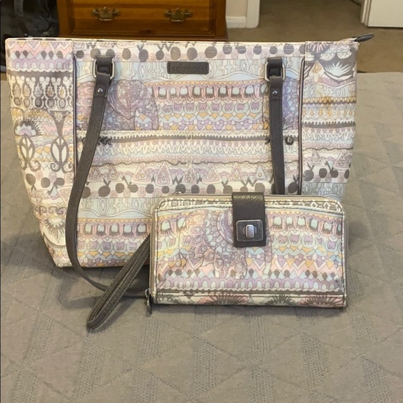 Sakroots Handbags - Sakroots tote & wallet